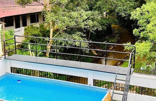 George Town Villa | Luxury Private Pool Villa + Riverview BBQ Patio!