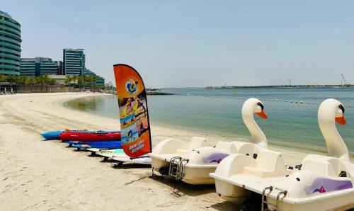 Al Raha Beach Apartamento | Luxury private sea view room