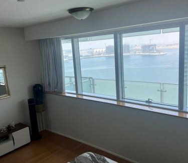 Al Raha Beach Apartamento | Luxury private sea view room
