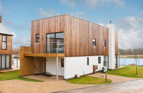 Holworth Casa | Luxury property with access into Spa on a nature reserve Beaumont Village 14