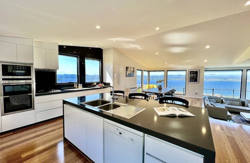 Sandy Bay Casa | Luxury Property With River & City Views in Hobart