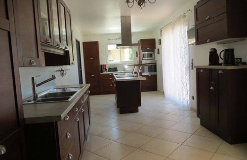 Sommieres Villa | Luxury property with swimming pool between Nîmes and Montpellier, up to 30 people.