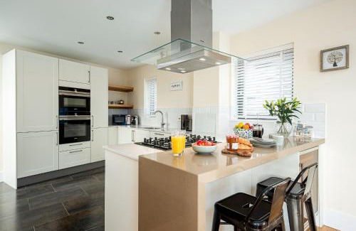 Holworth Casa | Luxury property with spa access on a nature reserve Hambury Cottage BV22