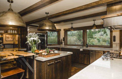 Creede Cabina | Luxury ranch cabin for 12, dog friendly with hot tub, private valley with creek!