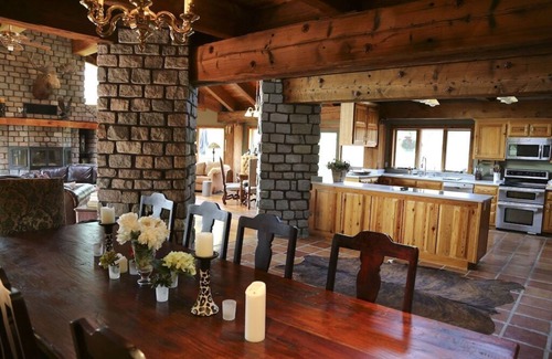 Elizabeth Casa | Luxury Ranch Lodge en 300 acres, a las afueras del territorio de Galena. 20 dormitorios.