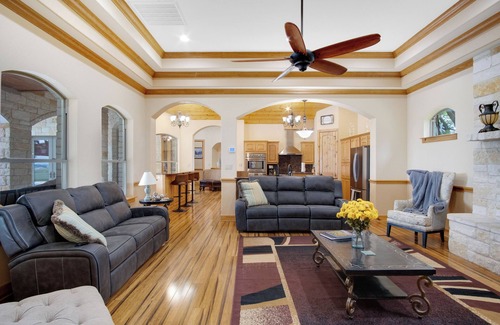 Bertram Otro | Luxury Ranch in Florence-Party House for Families 5 1/2 bedrooms,5bath,Sleeps 20