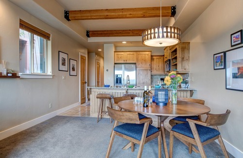 Kimball Junction Casa | Luxury Redstone Condo, Hot Tub, Shopping, Trails & Recreation Center -Park City Newark 77