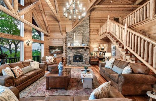 Gatlinburg - Pigeon Forge Casa | Luxury Refresh 2025 Multi-Family Retreat