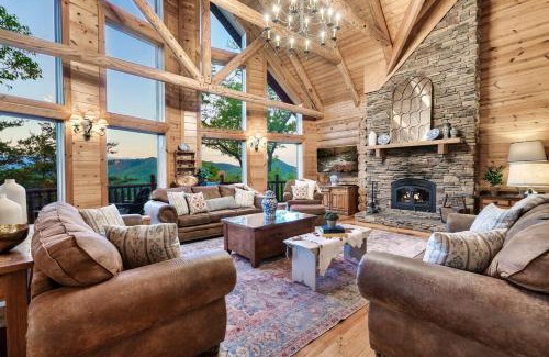 Gatlinburg - Pigeon Forge Casa | Luxury Refresh 2025 Multi-Family Retreat
