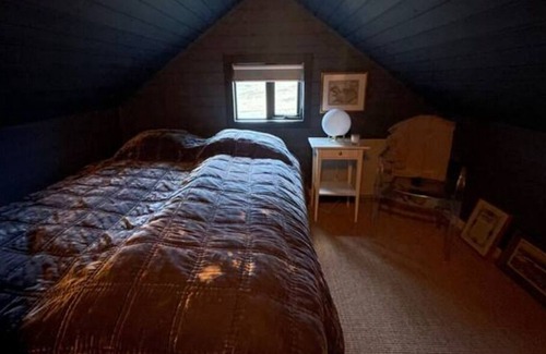 Kjosarhreppur Casa | Luxury renovated farmhouse with private hot tub and amazing views