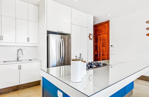 La Puntilla Apartamento | Luxury resort apartment with full kitchen, jetted tub, pools, & tennis