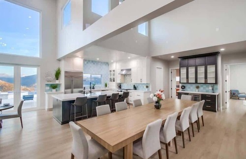 El Cajon Casa | Luxury Resort Home with Pool & Golf Simulator
