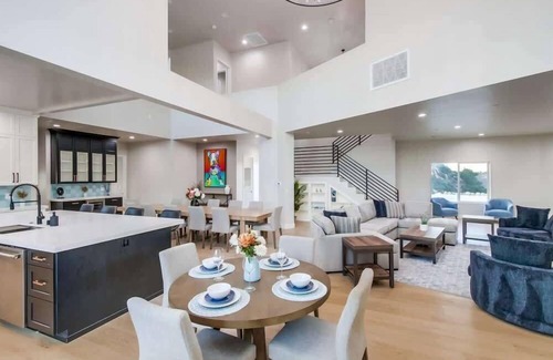 El Cajon Casa | Luxury Resort Home with Pool & Golf Simulator