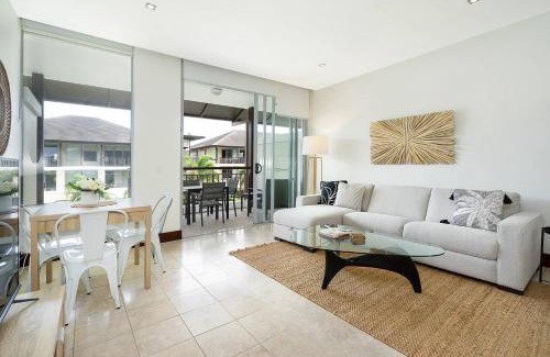 Casuarina Apartamento | Luxury Resort Studio with Pool - Footsteps to Beach