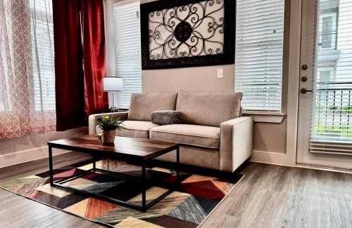 McNeil Apartamento | Luxury Resort-Style Apt Pool