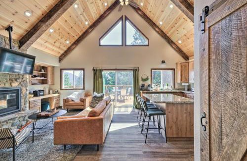 Mi-Wuk Village Casa | Luxury Retreat Custom Mi-Wuk Village Cabin!