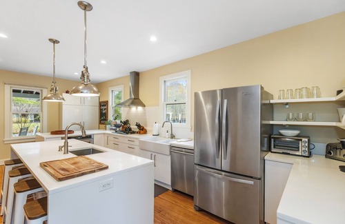 Three Oaks Casa | Luxury Retreat for 26, Pool, Hot Tub, amazing!
