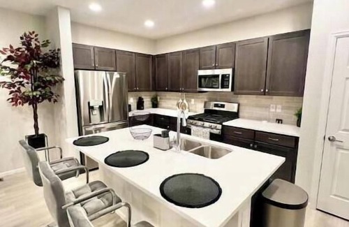 Dupont Casa | Luxury Retreat Near DEN AirPort!
