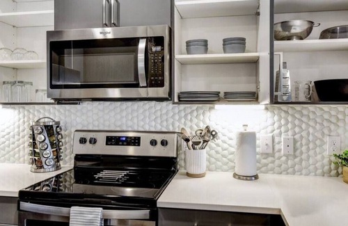 Arsenal Apartamento | Luxury Retreat | Pool+Gym | Fast WiFi | Riverwalk