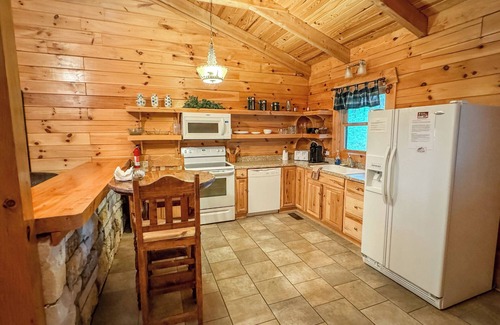 Bismarck Cabina | Luxury Retreat, Private Hot Tub, Romantic Getaway