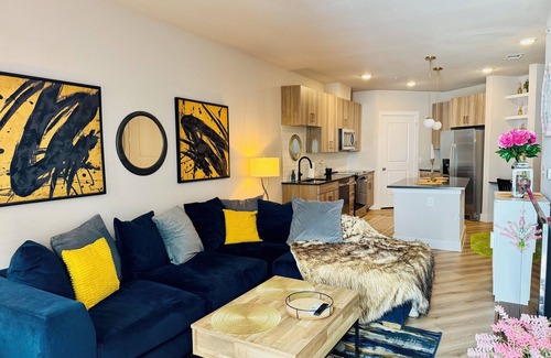 McNeil Condominio | Luxury Retreat + Resort Pool