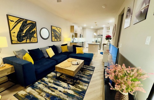 McNeil Condominio | Luxury Retreat + Resort Pool