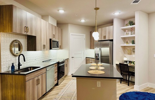 McNeil Condominio | Luxury Retreat + Resort Pool