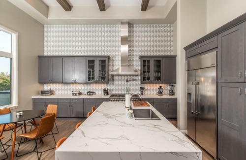 Escondido Casa | Luxury Retreat w/Views: Putting Green/Game Room/Infinity Pool & More!