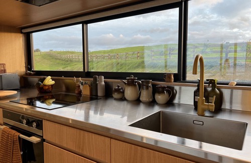 Waipu Cabaña | Luxury Retreat with big sea views 90 minutes from Auckland