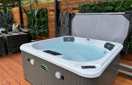 Aldborough Apartamento | Luxury Retreat with Private Hot Tub