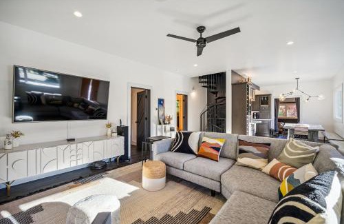 Monte Rio Casa | Luxury River Home - Pets Stay Free