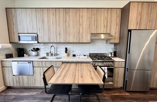 Pulaski Park Apartamento | Luxury River West High-Rise N3 Gym+Rooftop+Skyline