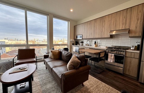 Pulaski Park Apartamento | Luxury River West High-Rise N3 Gym+Rooftop+Skyline