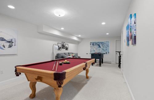 North Woodstock Casa | Luxury Riverfront Retreat Hot Tub, Game Room, Gym