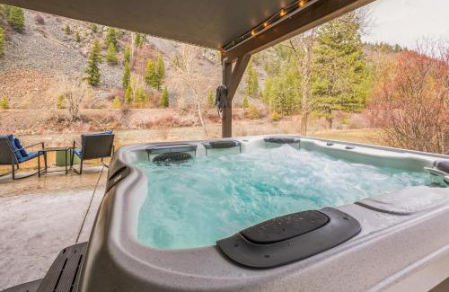 Missoula Casa | Luxury Riverfront Retreat on Montanas Iconic Blackfoot River with Hot Tub