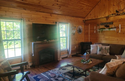 Abbot Cabina | Luxury Riverside Lodging cozy comfort in Abbot Maine 15 mins to Moosehead Lake