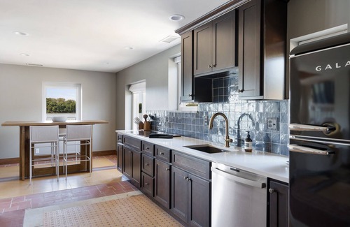 Glenview Casa | Luxury Riverside Stay - Historic Gaffney House Entire Property
