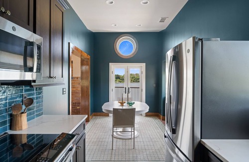 Louisville Casa | Luxury Riverside Stay - Historic Gaffney House Upper Level
