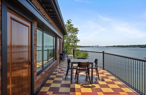 Louisville Casa | Luxury Riverside Stay - Historic Gaffney House Upper Level