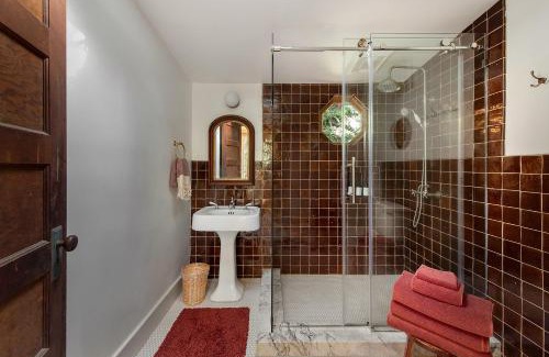 Duncans Mills Casa | Luxury Riverview Cottage - walk to town & trails