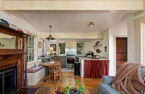 Duncans Mills Casa | Luxury Riverview Cottage - walk to town & trails