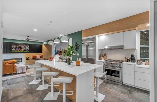 Tremont Casa | Luxury Rooftop Oasis Tremont: Sauna & Cold Plunge