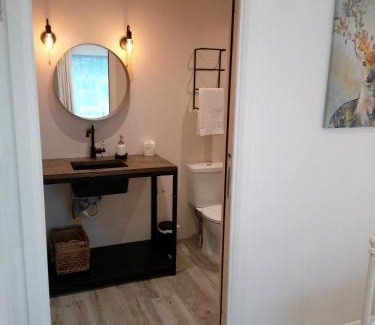 Claddagh Casa | Luxury Room En-suite with King 5ft Bed - bedroom only
