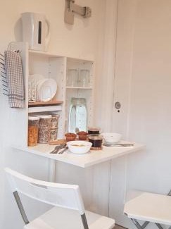 Claddagh Casa | Luxury Room En-suite with King 5ft Bed - bedroom only