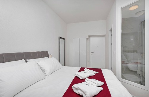 Donja luka Cama Y Desayuno | HABITACIONES DE LUJO JARDIN PARAISO