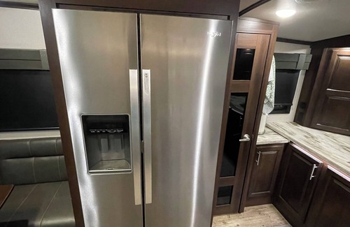 Wheatland Casa | Luxury RV in gated, quiet, country setting. Perfect for traveling professionals.
