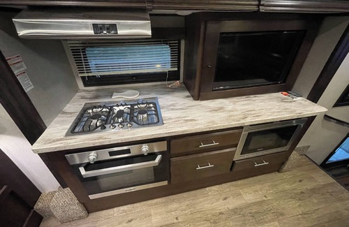 Wheatland Casa | Luxury RV in gated, quiet, country setting. Perfect for traveling professionals.