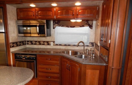 Oak Hill Casa | Luxury RV on waterfront site