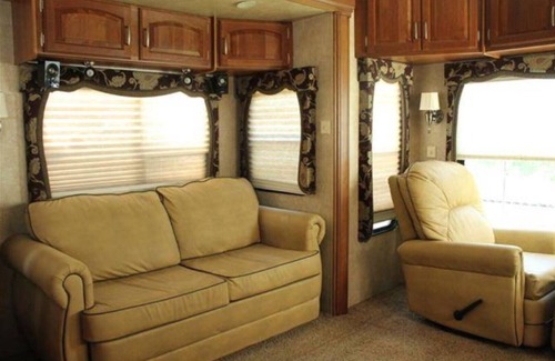 Oak Hill Casa | Luxury RV on waterfront site
