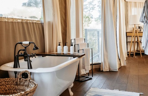 Johnson City Alquiler De RV | Luxury Safari Tents on 96 acres in the Texas Hill Country